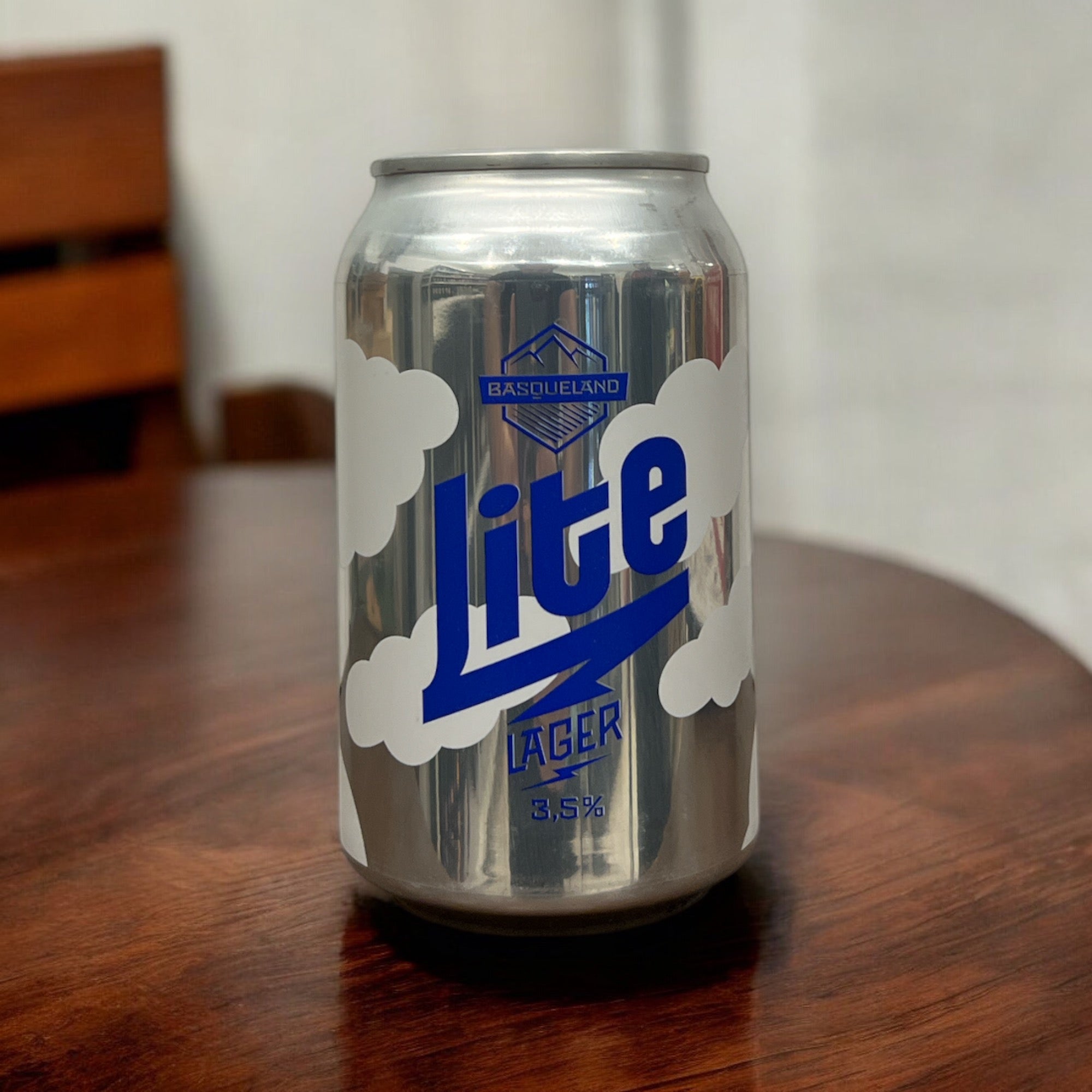 BASQUELAND LITE LAGER LATA 330 ml - Hidden Beers